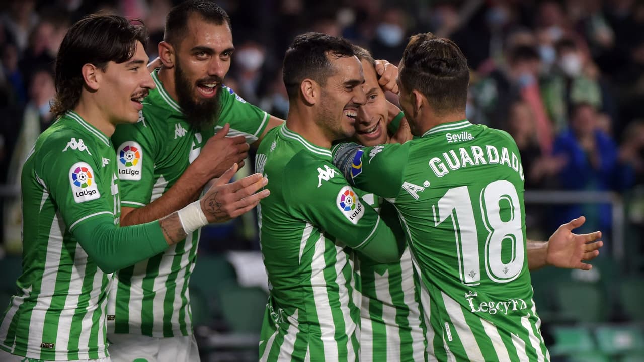 Guardado termina contrato en verano y en Betis le piden que renueve