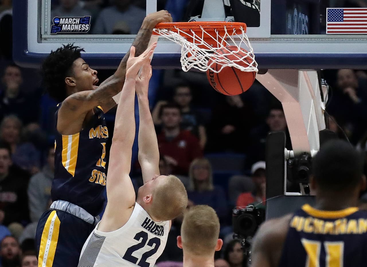 Todo un éxito y con grandes y emotivos partidos, así se puso en marcha la primera ronda del Torneo NCAA que aglomera a las 64 mejores universidades del país. Aquí los mejores juegos copn resultados y pormenores.