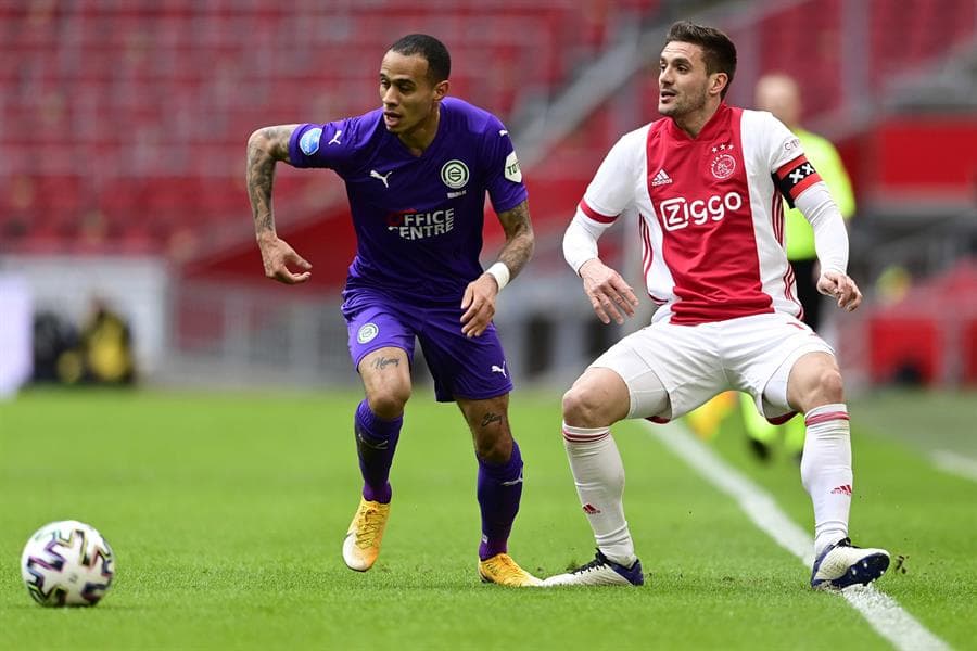 Ajax vence al Groningen 2-1 y el mexicano Edson Álvarez jugó los 90 minutos. Ryan Gravenberch, Sébastien Haller y Dusan Tadic fueron los encargados de llevar a la victoria a su equipo, donde Ahmed El Messaoudi hizo el gol en solitario en la Jornada 25 de la Eredivisie.