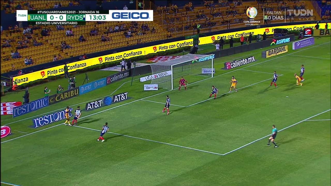 ¡TIRO ATAJADO! disparo por André-Pierre Gignac.