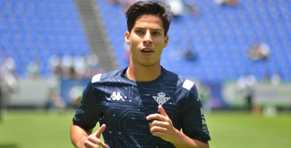 ¡Golazo de Diego Lainez en el entrenamiento del Betis!