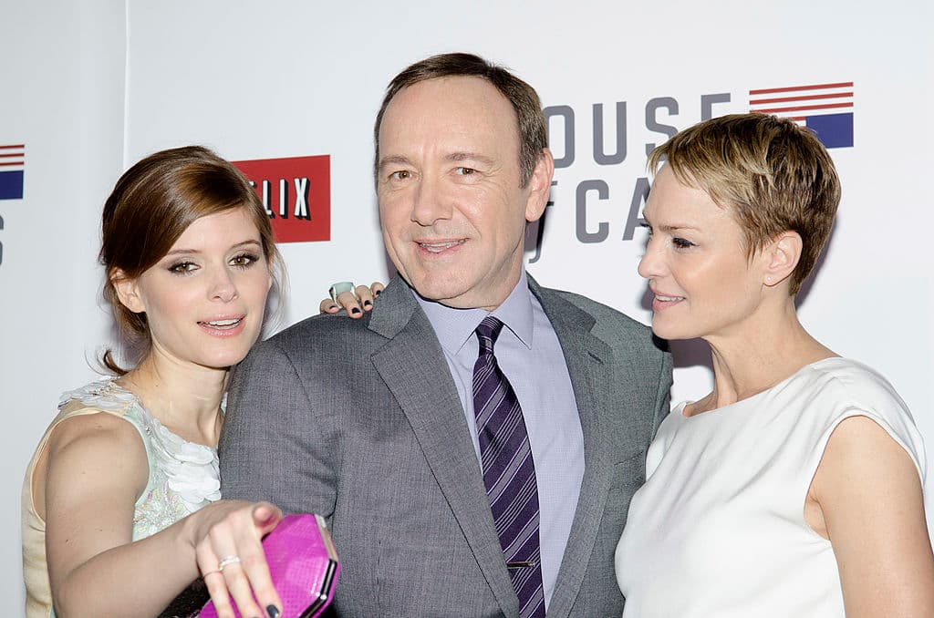 Esta serie fue importante para Netflix, pues fue la primera de su creación y ayudó a la plataforma a posicionarse como la mejor en programas de televisión y películas originales. Su costo fue de $365 millones.