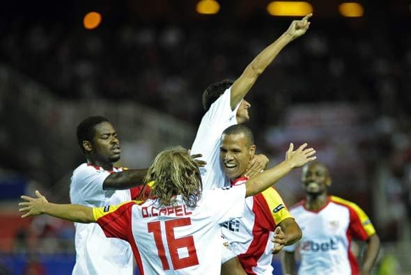 El Sevilla se adelantó pronto al Stuttgart con un gol de Navas.