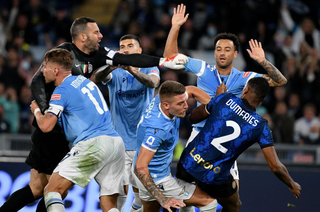 El inter no logró aguantar el ataque de la Lazio y de ir ganando 0-1 terminan cayendo 3-1.