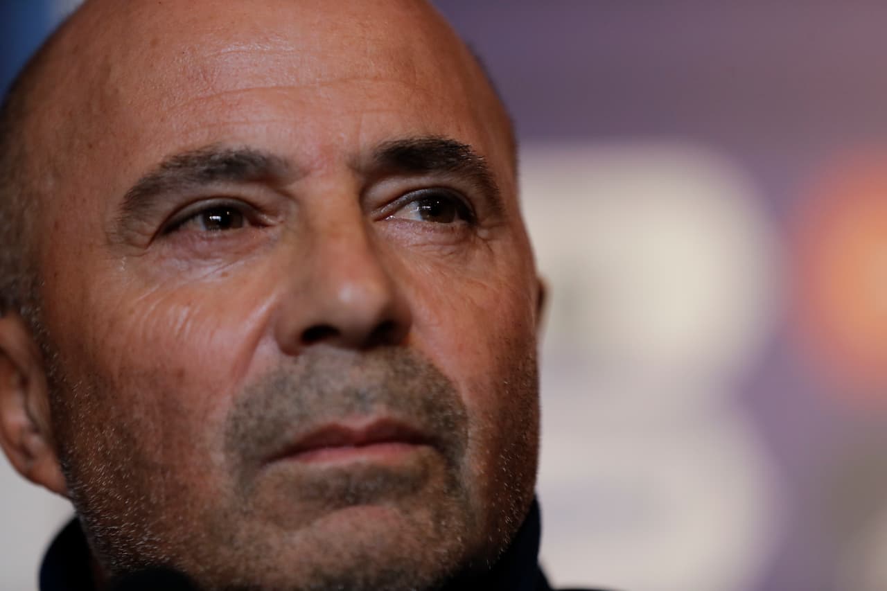 En esta foto de archivo del 1 de junio de 2017, el nuevo técnico de la selección de Argentina, Jorge Sampaoli, durante su presentación en Buenos Aires. (AP Photo/Natacha Pisarenko)
