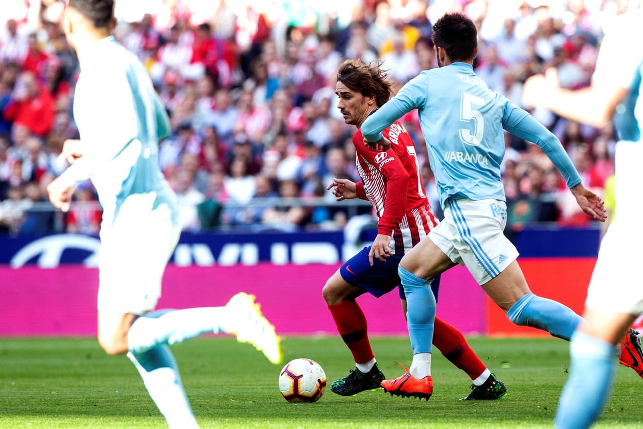 En el primer tiempo las acciones de peligro fueron de los locales, en especial con lo que podía hacer Antoine Griezmann.