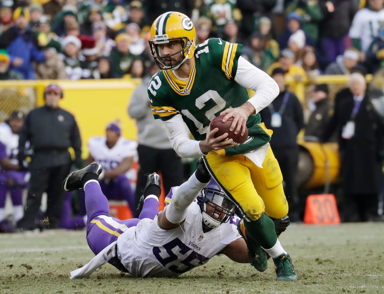 Aaron Rodgers guió triunfo de Packers sobre Vikings