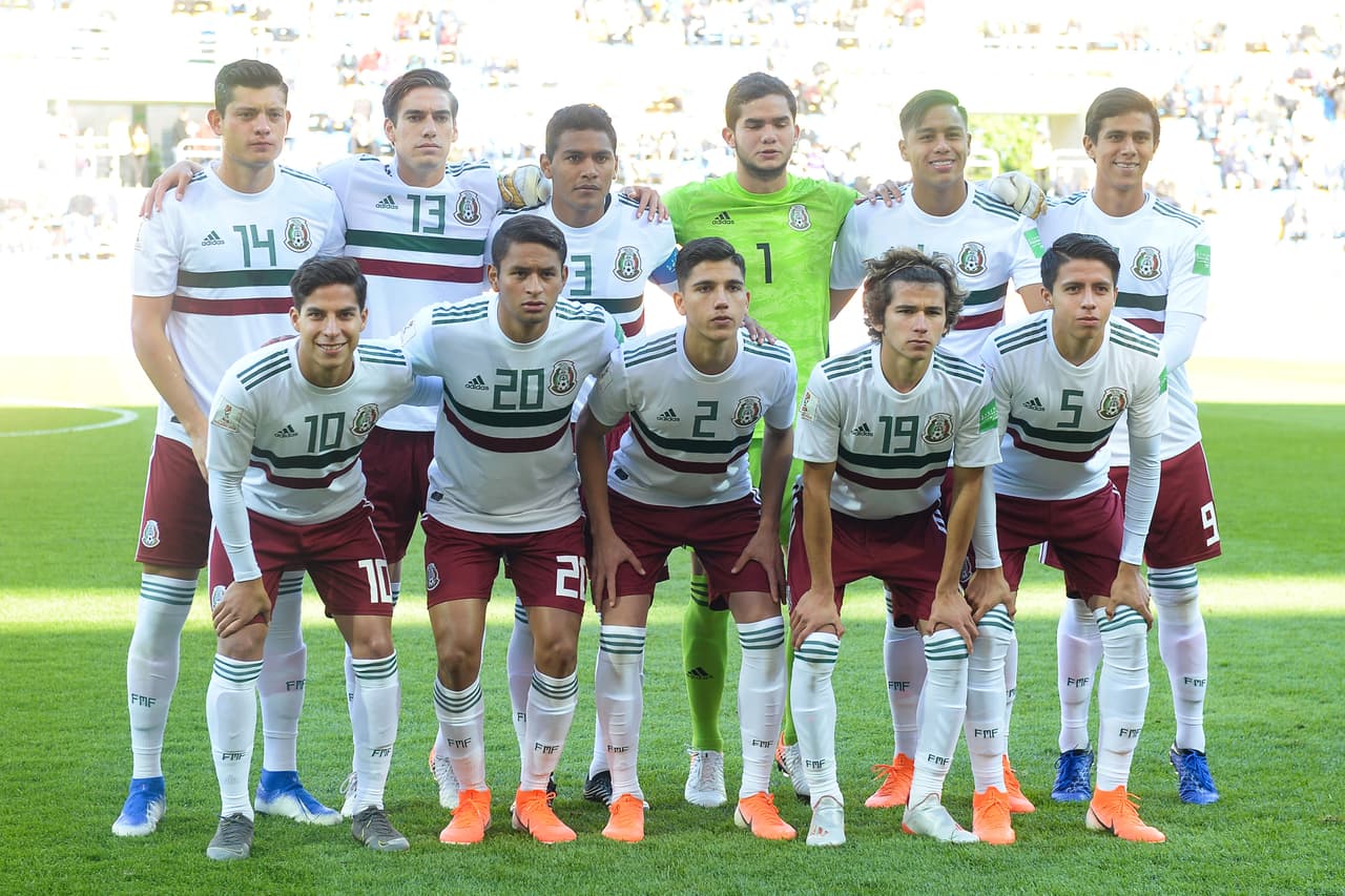 Higuera; Álvarez, Sepúlveda, Orona, Cárdenas, Macías, Lainez, Trejo, León, Figueroa y Lozano fueron los titulares de México.