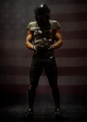 Esta es la espectacular indumentaria que vestirá a los protagonistas del juego Army vs Navy de la NCAA el 12 de diciembre.