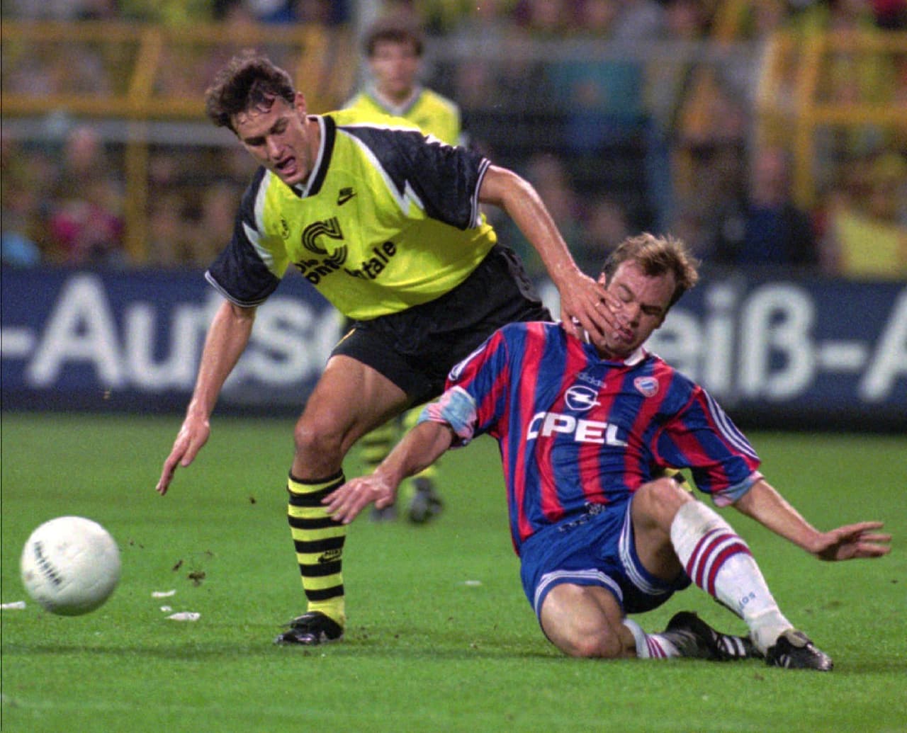 De hecho, ‘Der Klassiker’ se agudizó apenas hace 30 años, en la década de los 90, cuando ambos equipos comenzaron a pelear por los títulos de la Bundesliga y la Copa.