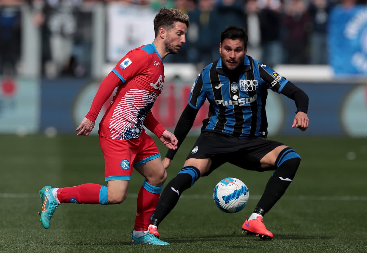 Napoli venció al Atalanta con goles de Lorenzo Insigne, Matteo Politano, Eljif Elmas, quien anotó tras recibir el balón de Hirving Lozano.