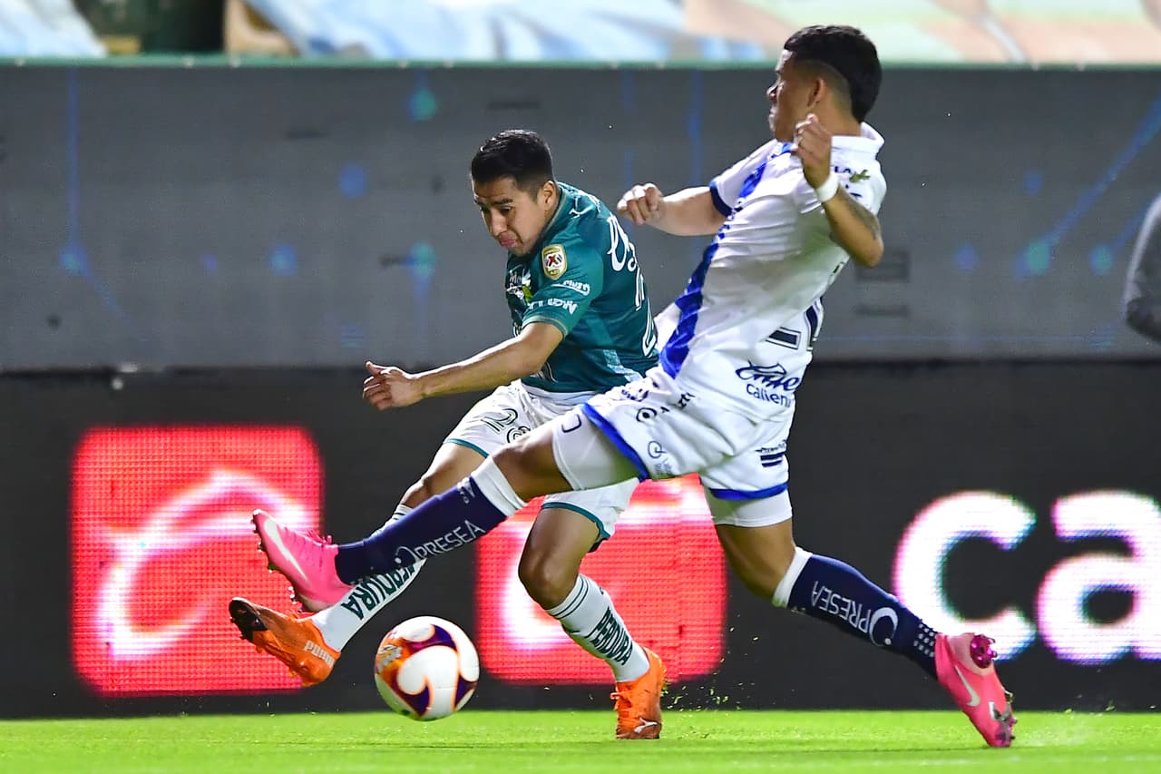 Las anotaciones de Santiago Ormeño al 85' y Daniel Álvarez al 90+5', Puebla consigue una increíble remontada y vence al León 1-2. La franja lleva cuatro partidos sin ver la derrota, de los cuáles tres han sido victorias. León se queda en la posición número 15 del torneo con 7 puntos.