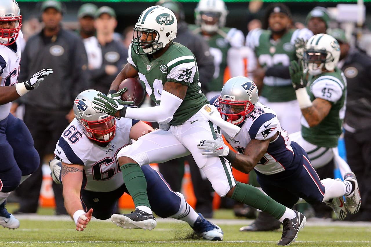 24 / DARRELLE REVIS - CB - NEW YORK JETS - En la temporada de regreso que tuvo con los Jets interceptó 5 pases, segunda cifra más alta del equipo. Sus números totales fueron ligeramente bajos en comparación con otras temporadas. Tuvo 39 tackleadas en 14 partidos. Descendió 7 lugares con respecto a 2015 cuando fue ubicado en el lugar 17.