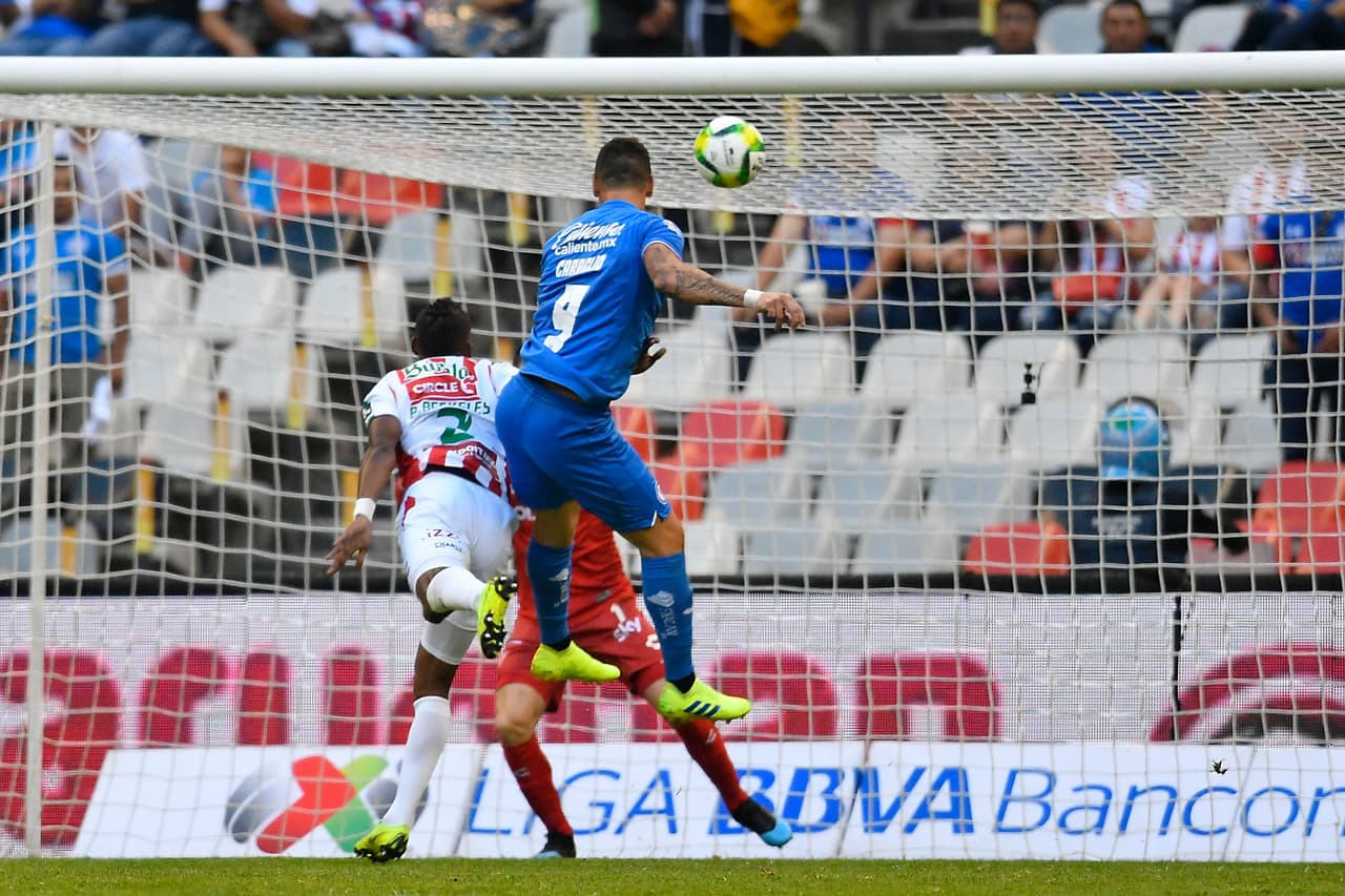 Así fue el remate de Milton Caraglio para empatar el partido al minuto 59.