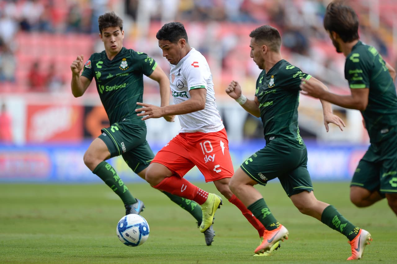En la segunda parte los locales mostraron una actitud distinta en busca de un gol pronto.