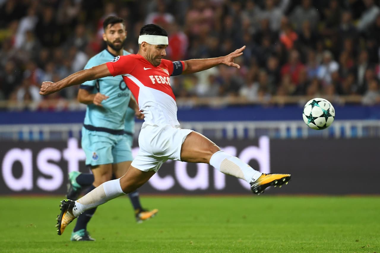 Falcao tuvo apenas una opción clara en el arco de Porto, que se vio seguro en la cancha.