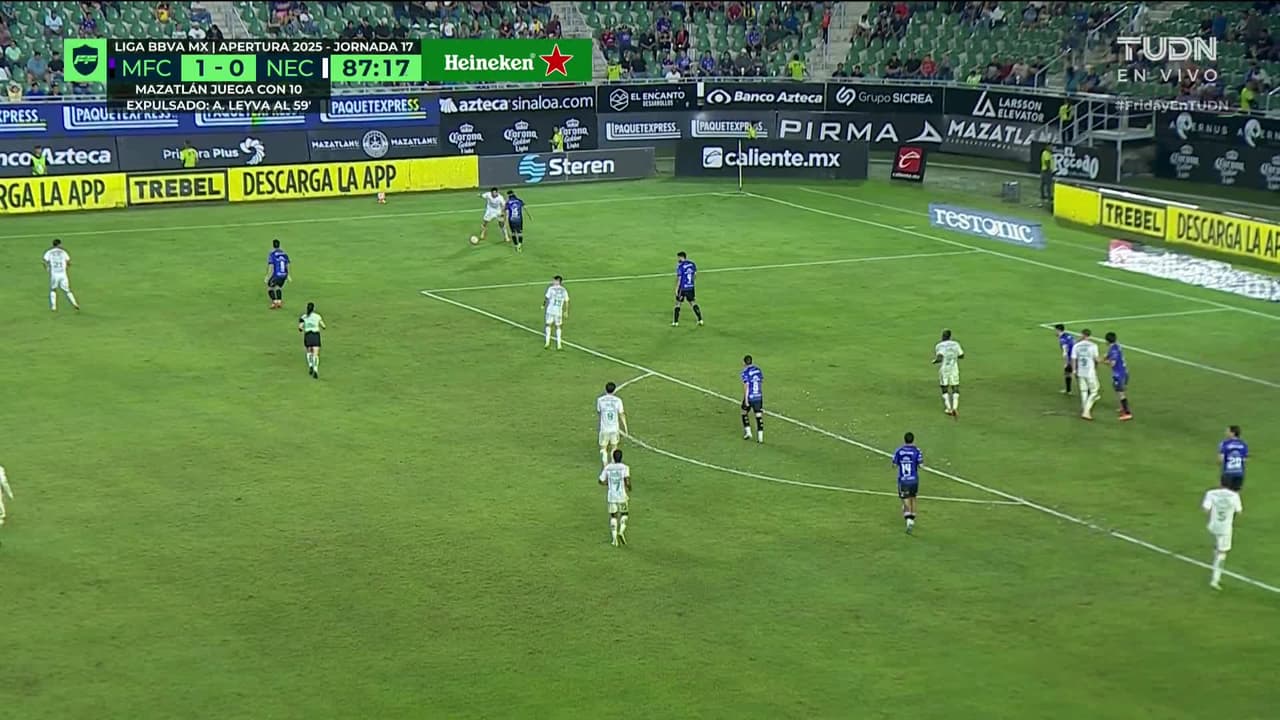 ¡TIRO ATAJADO! disparo por Pável Pérez.