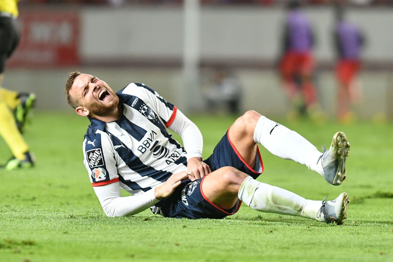 Vincent Janssen salió de cambio en la primera parte producto de una lesión.