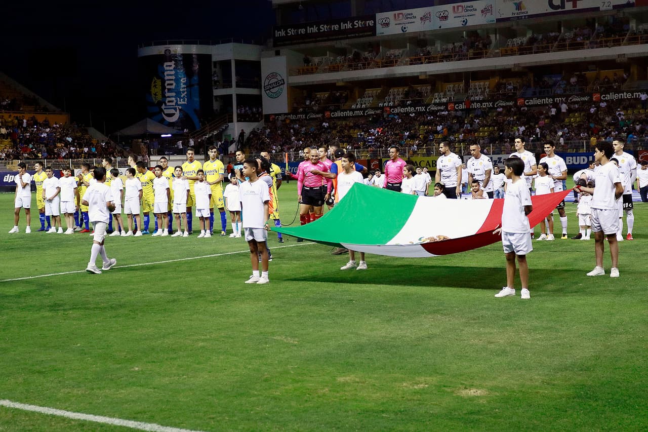 Como era de esperarse, una gran entrada se suscitó en el Estadio Banorte para presenciar este primer capítulo de la Final del Ascenso en pos de un boleto a la Primera División.