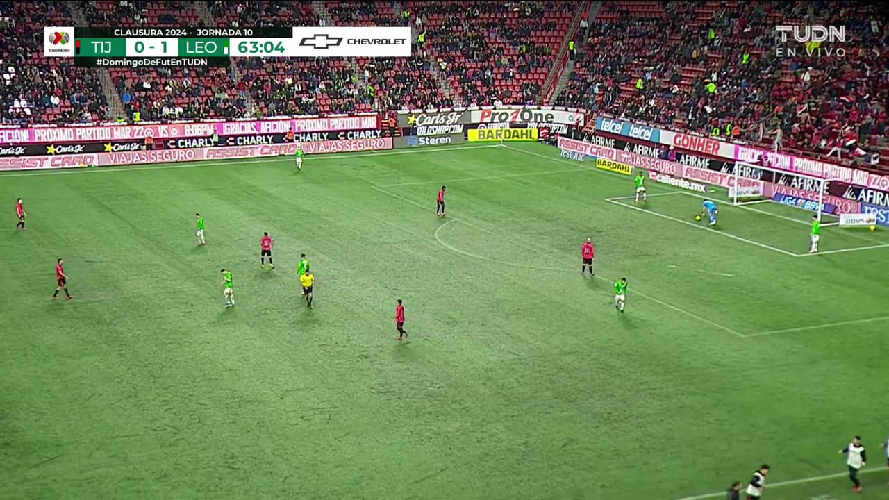 ¡TIRO ATAJADO! disparo por Gonzalo Nápoli.