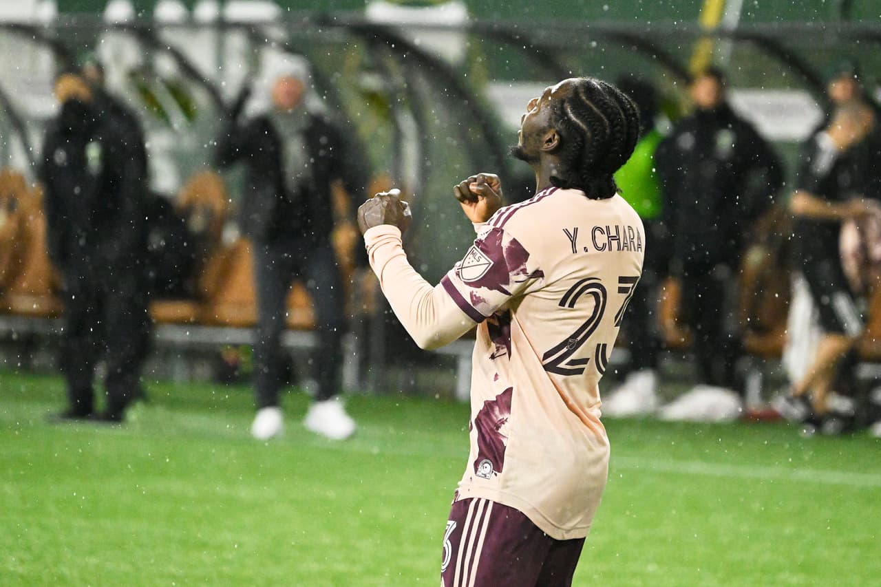 Yimmi Chará volvió a hacerlo: por segunda semana consecutiva el colombiano anotó un gol 'de chilena' en la MLS. Esta vez fue en el empate 1-1 ante LAFC.
<br>