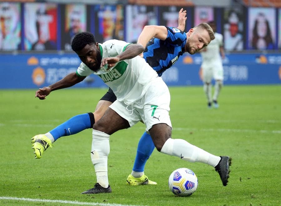 Con goles de Romelu Lukaku y Lautaro Martínez, los 'Nerazzurri' se llevan la victoria sobre el Sassuolo durante la Jornada 28 de la Serie A. El único tanto para la visita fue por parte de Hamed Junior Traoré al minuto 85 del encuentro. El Inter queda como líder absoluto de la liga italiana.