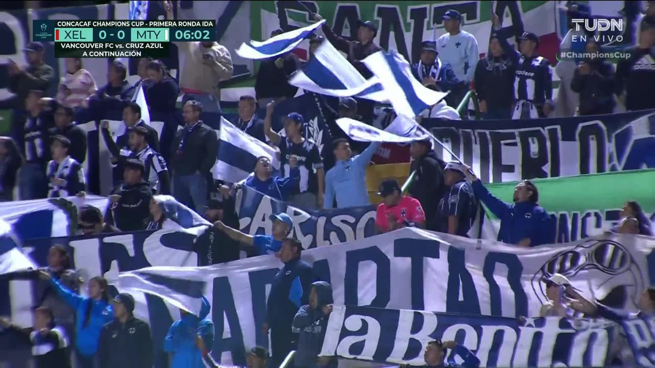 ¡CERCA! Lucas Ocampos disparó que se estrella en el poste.