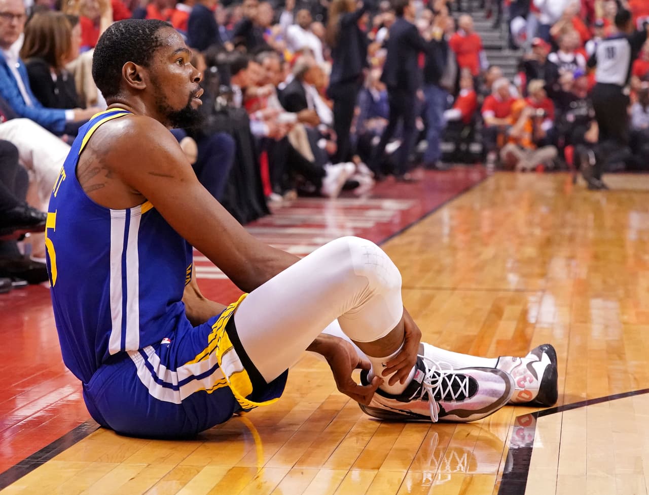 Varios aficionados de los Raptors vitorearon cuando Kevin Durant se fue para el piso con su lesión en la pierna derecha en el Juego 5 de las Finales NBa el lunes pasado, pero quieren resarcirse.