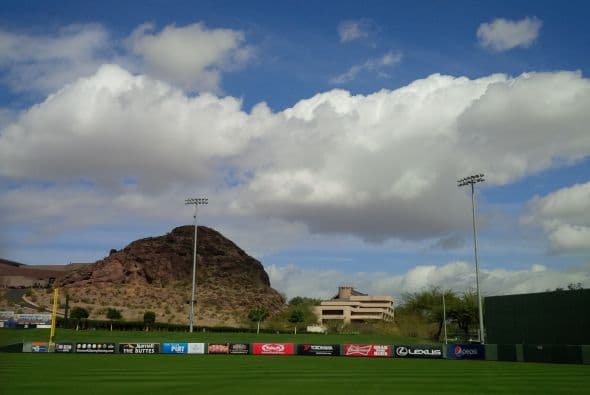 "Detrás" de los entrenamientos de primavera de la MLB, los atléticos jugadores de las grandes ligas muestran todo su talento... y mucho más que eso. Aparte de ejercitarse y compartir con sus seguidores, los beisbolistas lucieron sus atributos de espalda especialmente para las fans.