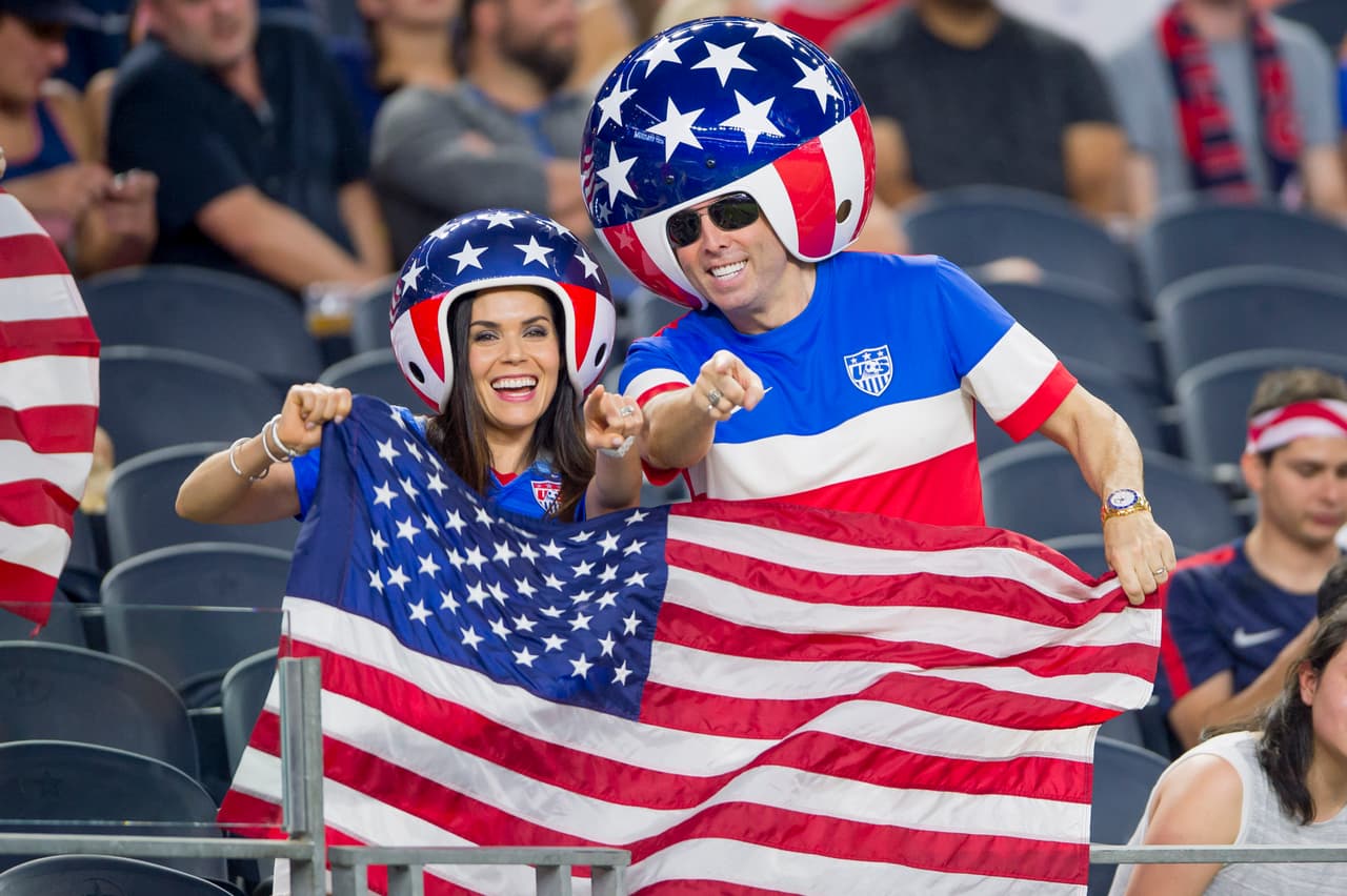 El patriotismo estadounidense se hizo presente ante la "Pura Vida" de los ticos en las tribunas del AT&T Stadium