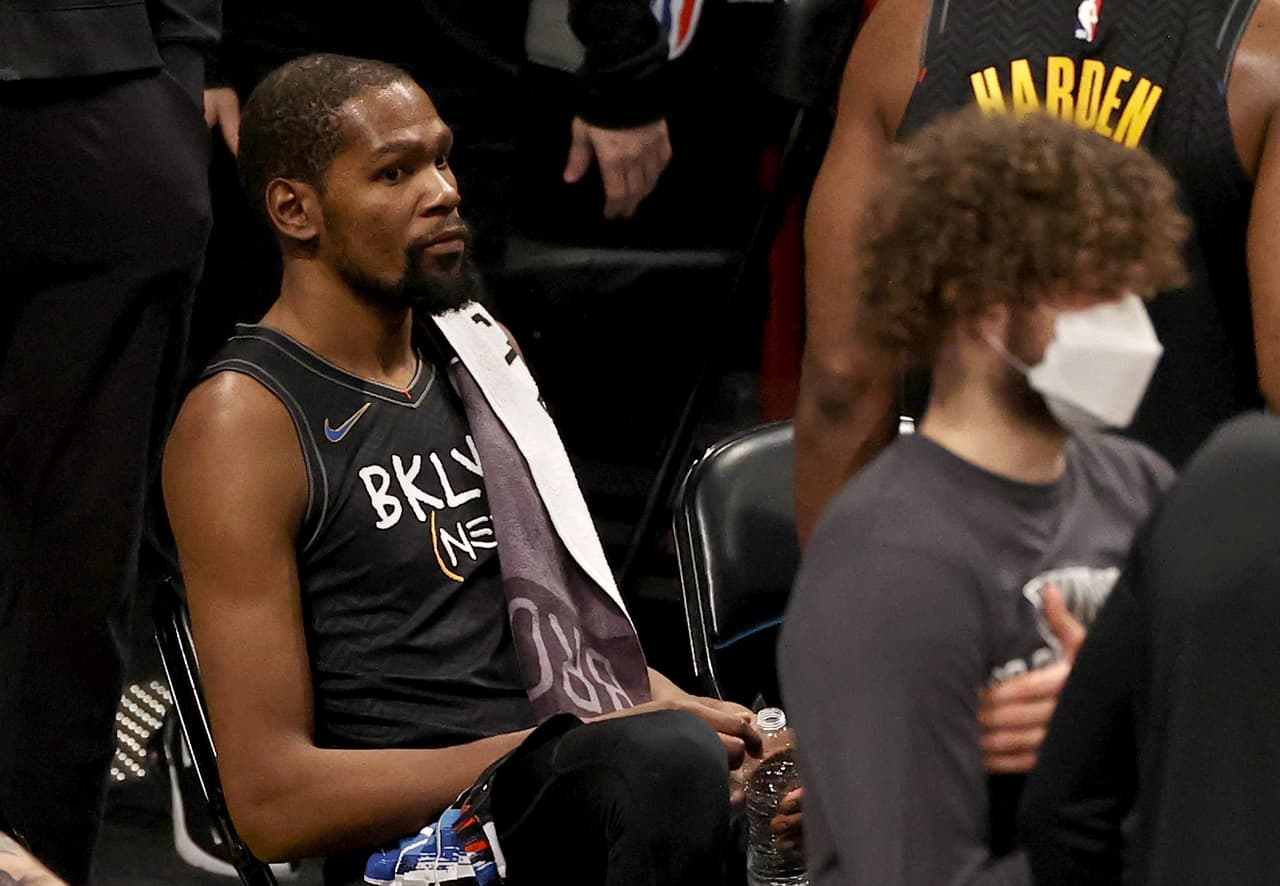 Retiran a Kevin Durant del juego ante Raptors por protocolo Covid