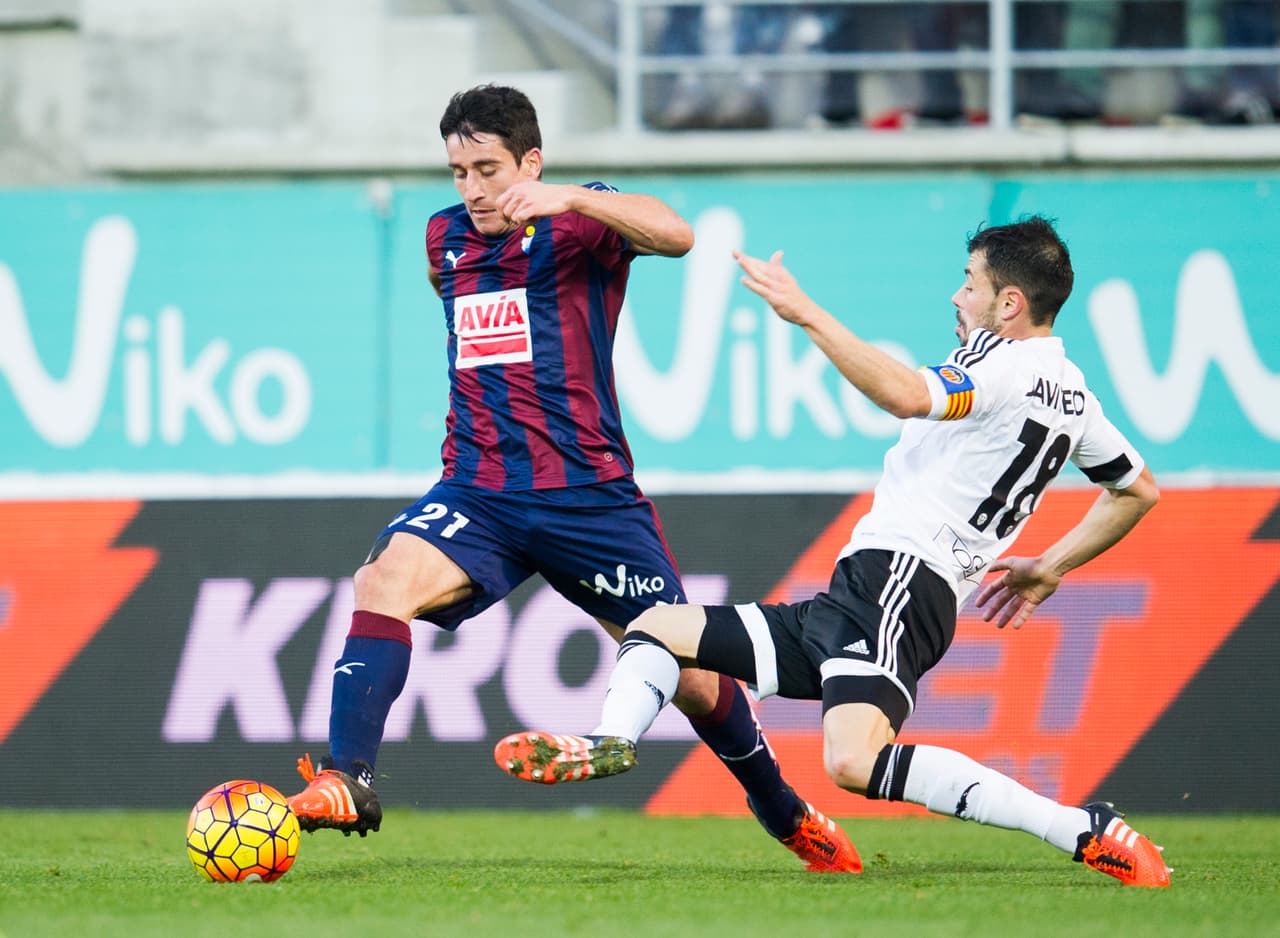 Al parecer la llegada de Neville al banco del Valencia no ha servido de mucho, pues el equipo no termina por levantar en resultados y fútbol.