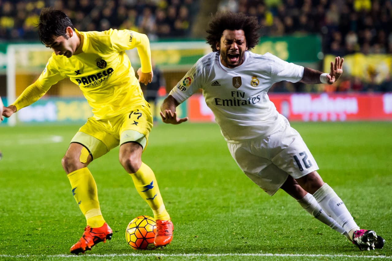 Otra mala noticia para el Real Madrid, aparte de la derrota, es la posible lesión de Marcelo, quien tuvo que abandonar la cancha en camilla.