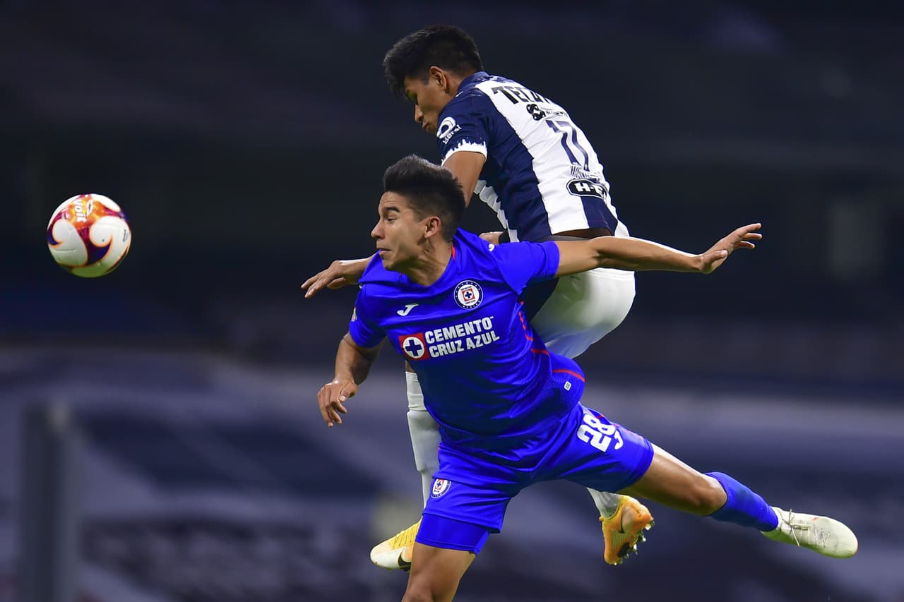 Con solitario gol de Roberto Alvarado (42'), Cruz Azul vence 1-0 a Monterrey y alargan su racha de victorias a nueve. Cruz Azul se queda como líder solitario del torneo y los Rayados bajan a cuarto lugar y podrían caer al quinto si es queToluca vence al Pachuca.