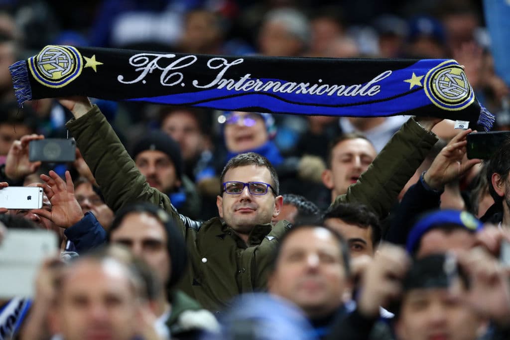 Desde el norte de Italia una gran cantidad de aficionados rompió la alcancía para pagarse el viaje redondo y el boleto para el partido, con tal de acompañar a sus Nerazzurri.