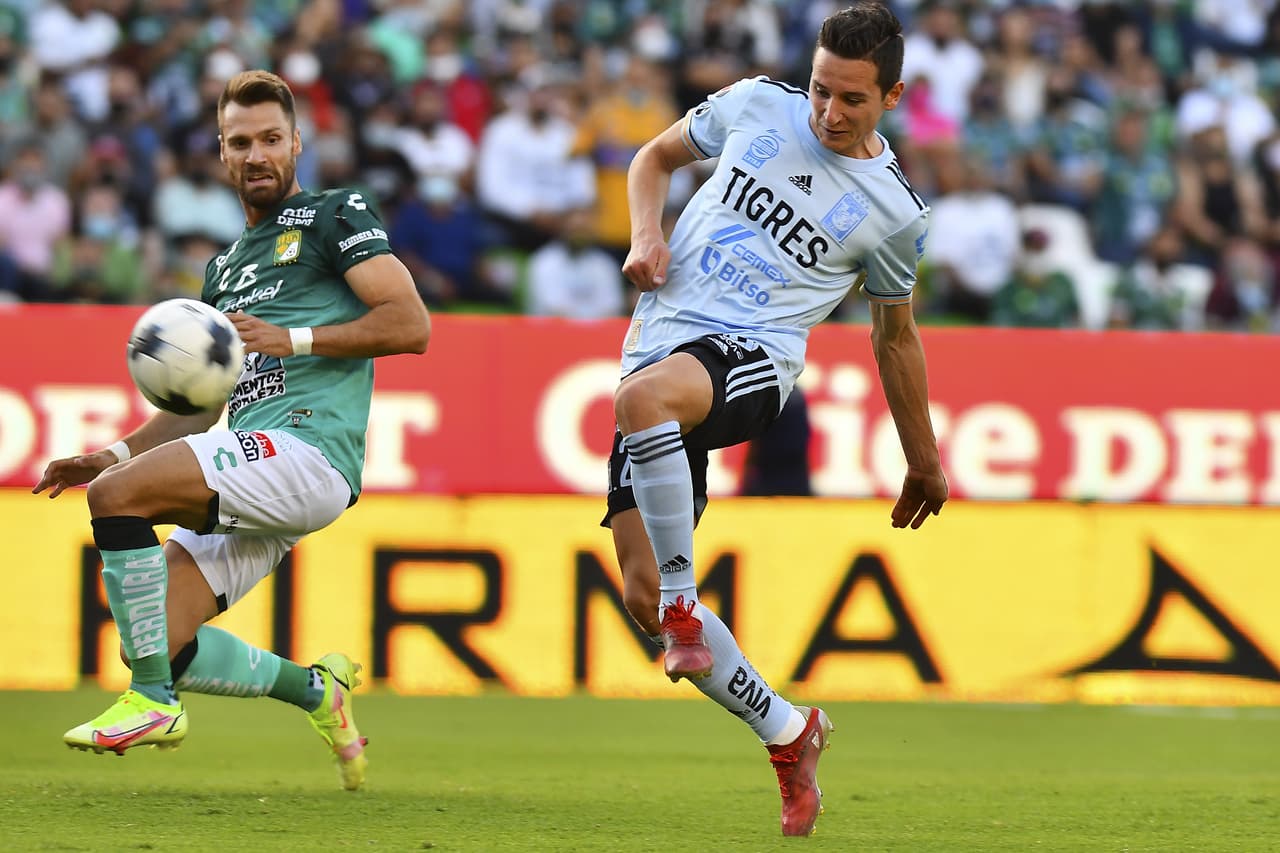 El desastre de León se concretó a 20 minutos del final con el 0-3 cortesía de una gran escapada de Quiñones y un remate de Thauvin para sellar la victoria.