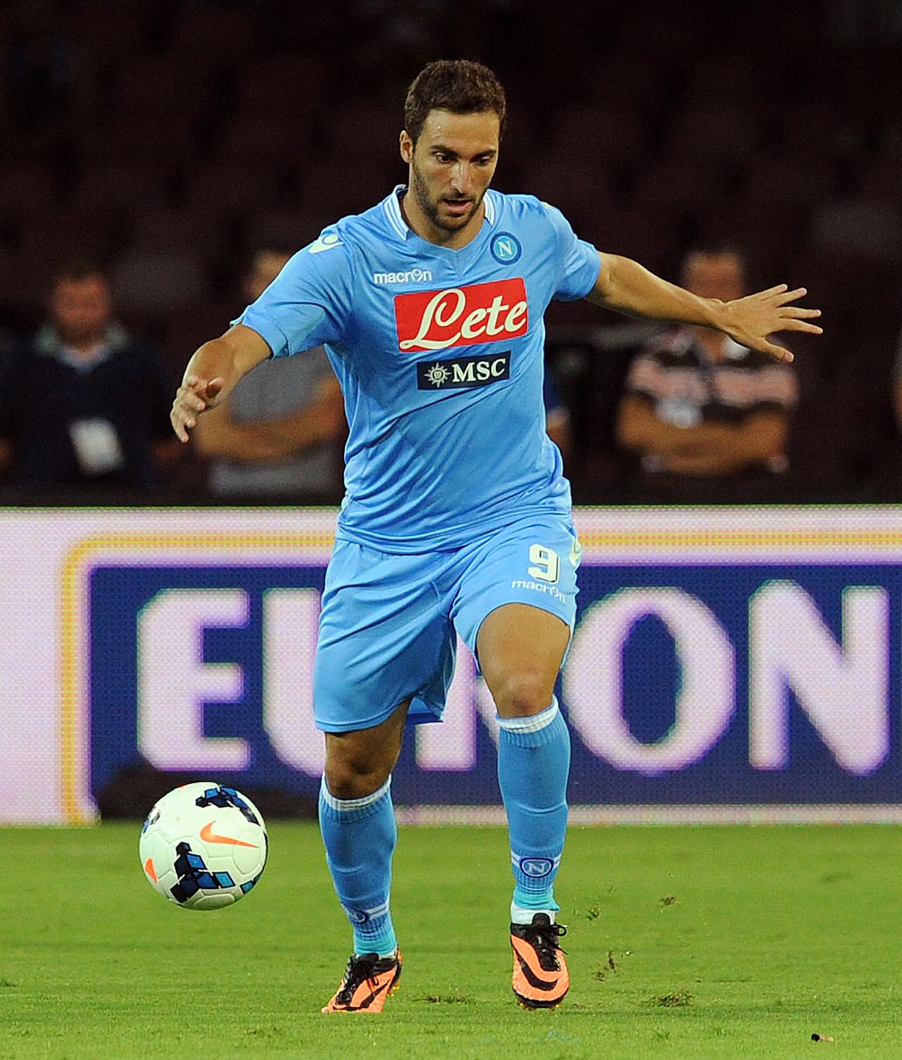 En el 2013, el Napoli adquirió al ‘Pipita’ con el dinero que recibió del PSG por Edinson Cavani.