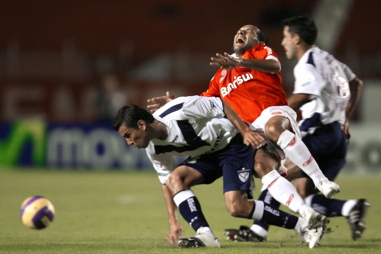 A pesar de que logró convertirse en titular, su rendimiento comenzó a decaer hasta que fue relegado del primer equipo y ante la salida del 'Bigotón' también dejó al equipopara volver a Toluca.