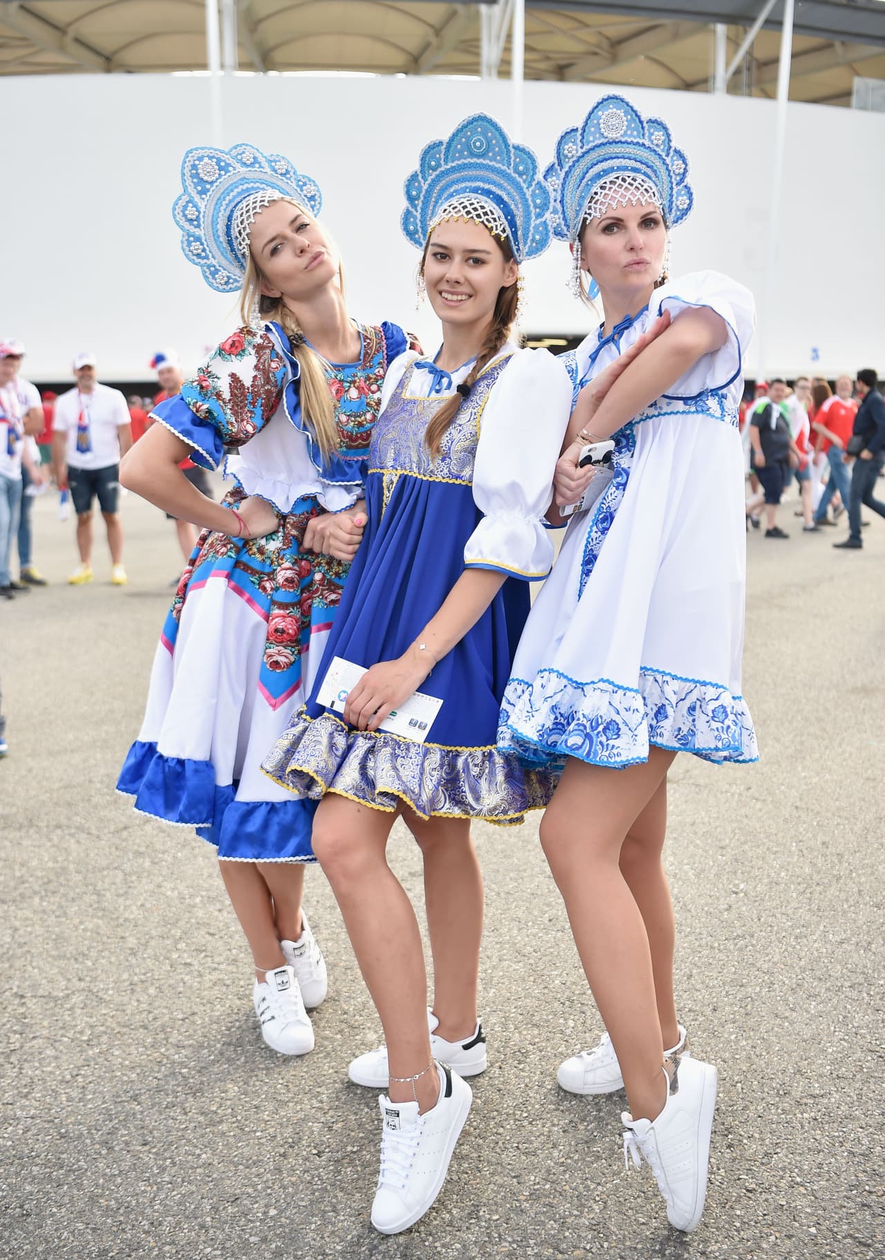 Ellas también gustan de la pasión futbolera. Mira las bellezas que disfrutaron la Eurocopa 2016 en Francia.