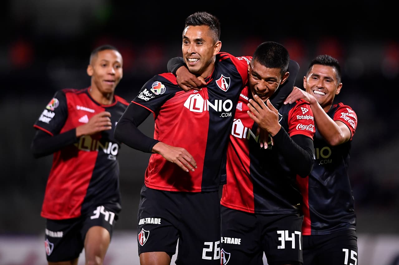 Pero a los 74 minutos se acabó el 0-0. Rodolfo Rivera (centro), marcó el gol del partido. El jugador atlista cerró la pinza y deslizándose como beisbolista, llegó a marcar el 1-0.