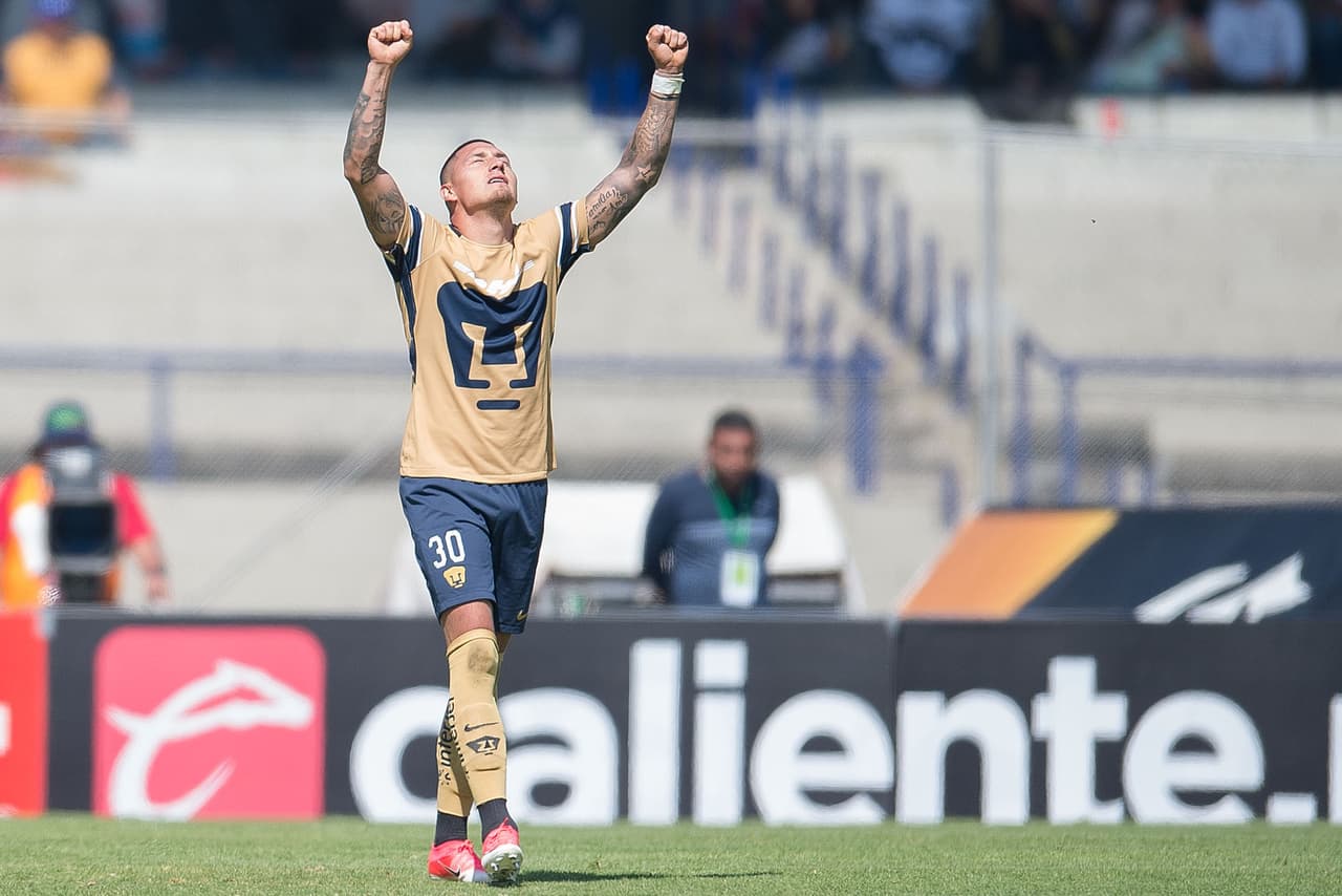 Sin embargo, el local contó con un chileno Nicolás Castillo brillante, que al minuto 7 marcó el 1-0 para Pumas.
