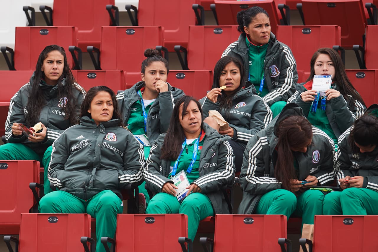 Entre el público, en el choque de Ecuador ante México, en el Estadio San Marcos, se hallaban las integrantes de la Selección Mexicana Femenina, apoyando a sun contraparte masculina en este importante encuentro.
