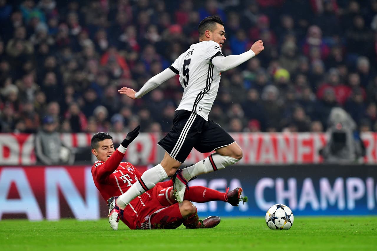 Besiktas supo incomodar a Bayern Munich, que contó como titular con el colombiano James Rodríguez, que salió tras un fuerte golpe de balón en su cabeza.