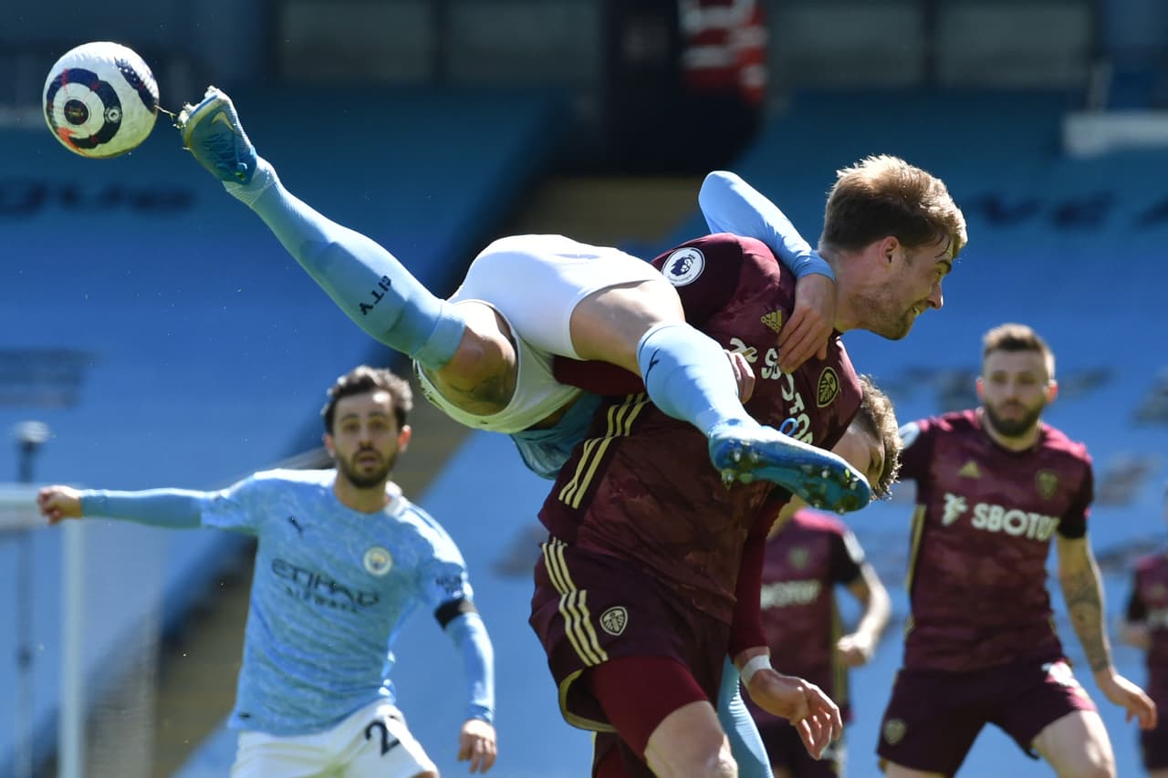 Los jugadores iban a todas las pelotas sin importar si era balón dividido. 
<br>