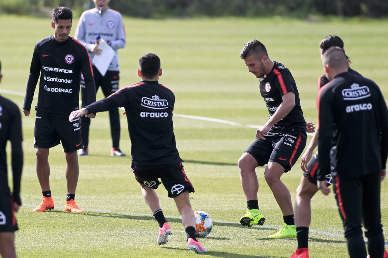 Chile, dirigida por el colombiano Reinaldo Rueda, venció a México en su último amistoso, pero ahora con el argentino Gerardo Martino al mando del Tri ajusta sus piezas para un duelo diferente.