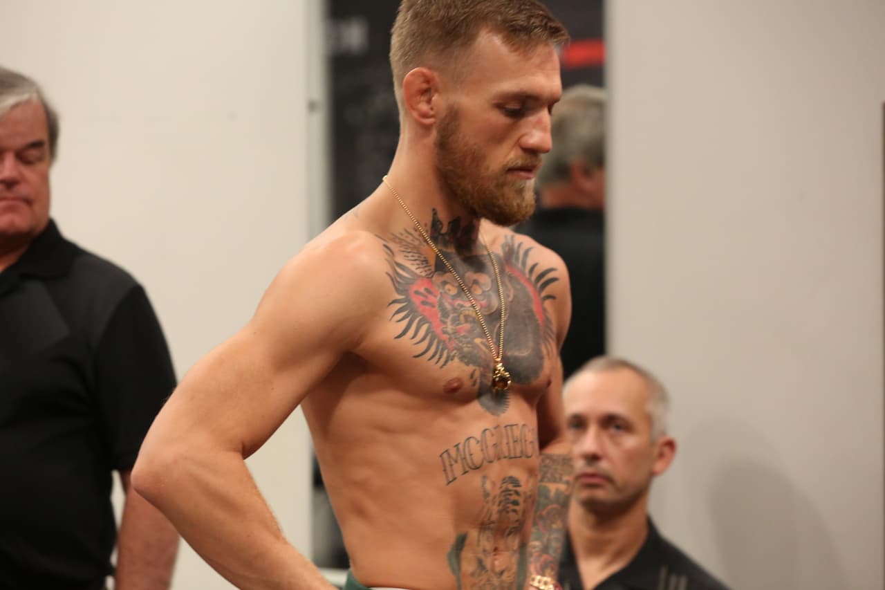 Conor lo hizo en 153. Los dos peleadores estuvieron debajo del límite pactado para la pelea.