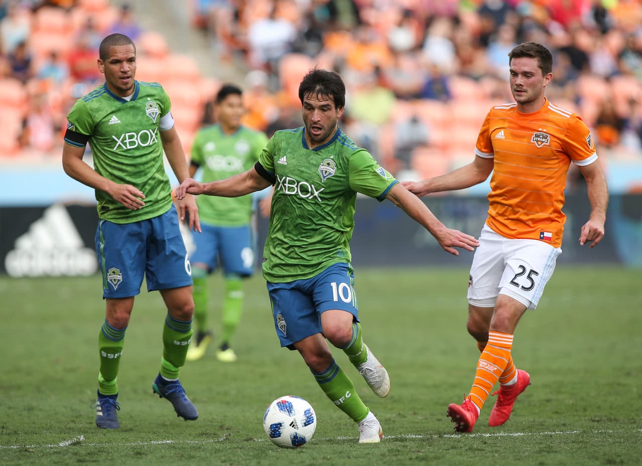 Tres asistencias para Nicolás Lodeiro en la victoria como visitante por 3-2 de Seattle Sounders frente a Houston Dynamo. (USA Today Images)