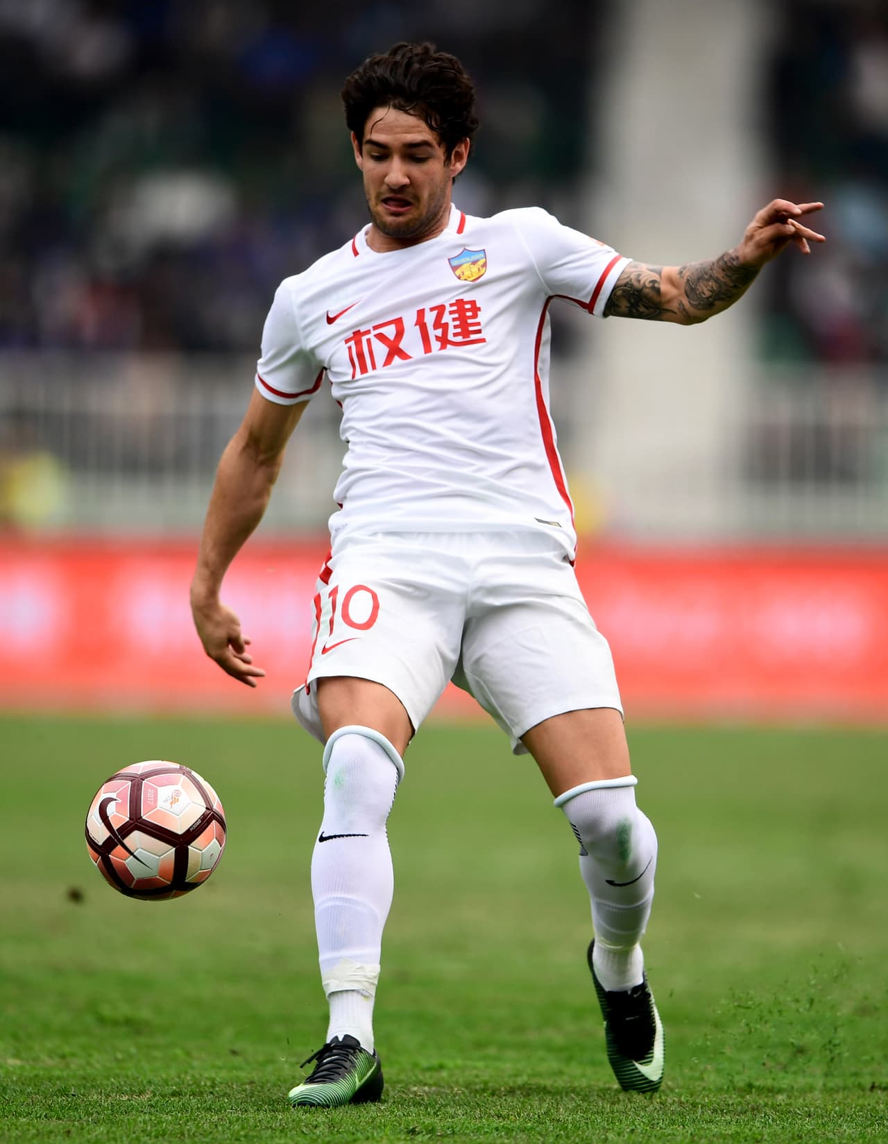 (2009) Alexandre Pato: era la joya del A.C. Milan, que se curtía junto a Kaká. Sin embargo, las lesiones lo fueron mermando y nunca pudo dar lo que se prometía. Actualmente se gana la vida en el fútbol de China con el Tianjin Quanjian.