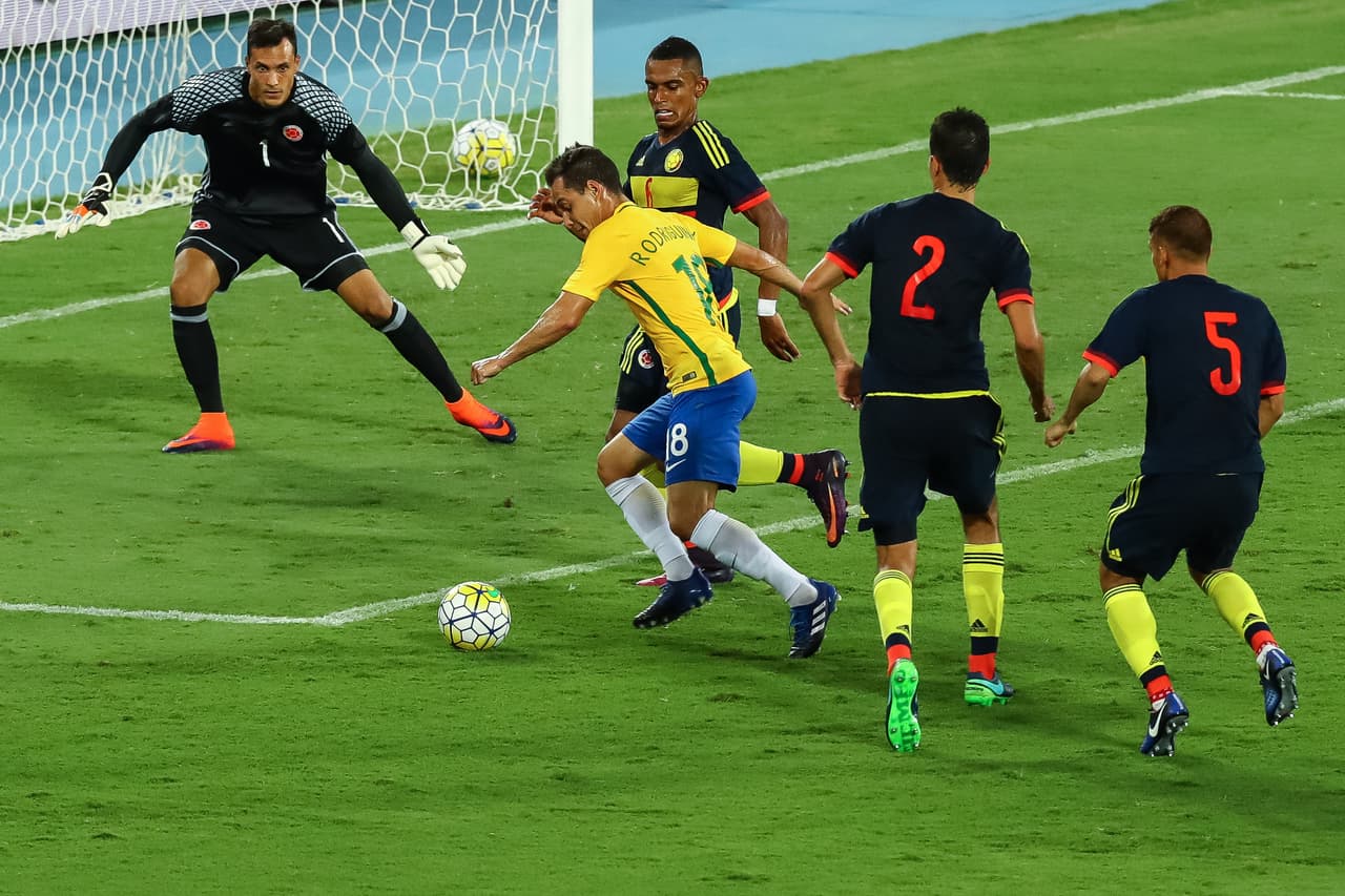 Durante la segunda parte, Brasil tuvo el control del juego sobre Colombia, que no pudo reaccionar ante el gol en contra.