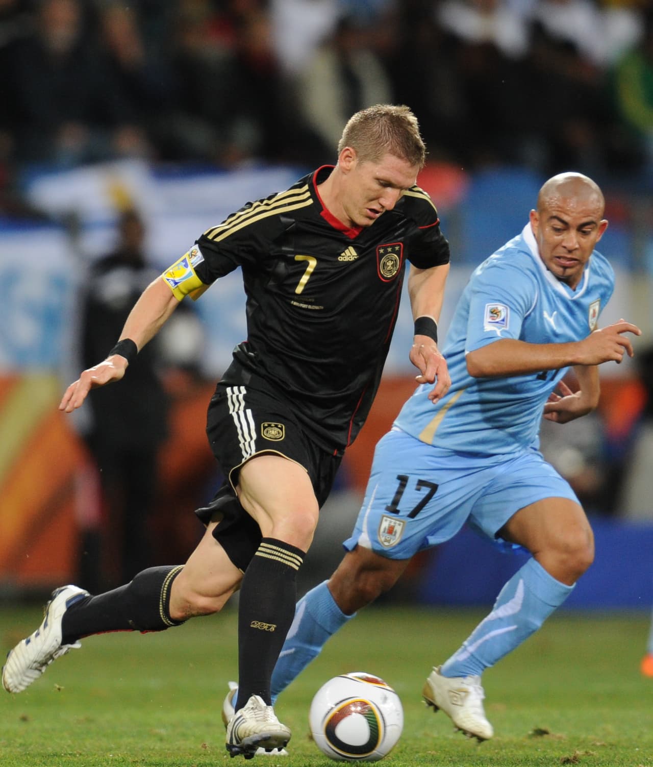 'El Cacha' se midió al tú por tú con grandes mediocampistas como Bastian Schweinsteiger.